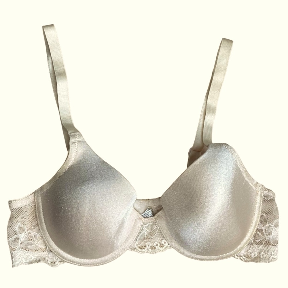 Wacoal Seasonal Fashion Lace Cream Contour Underwire Padded Bra (Size 34B)